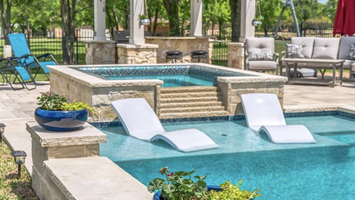 Modern Resort-Style Pool in Big Spring